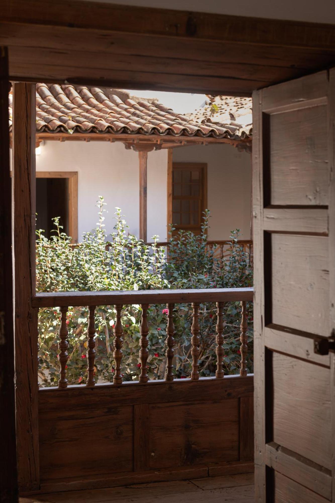 La Casa De La Camelia Hotell La Laguna  Exteriör bild